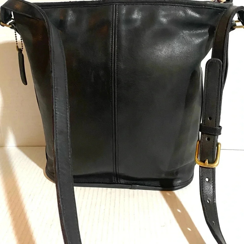 Coach vintage black distressed leather crossbody handbag - Picture 2 of 13